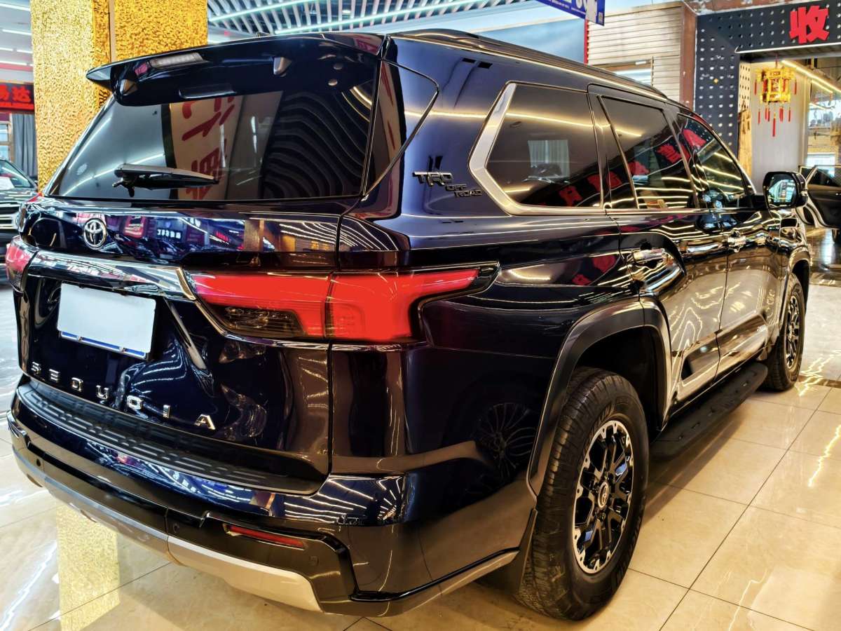 Toyota Sequoia 2023 car image #3