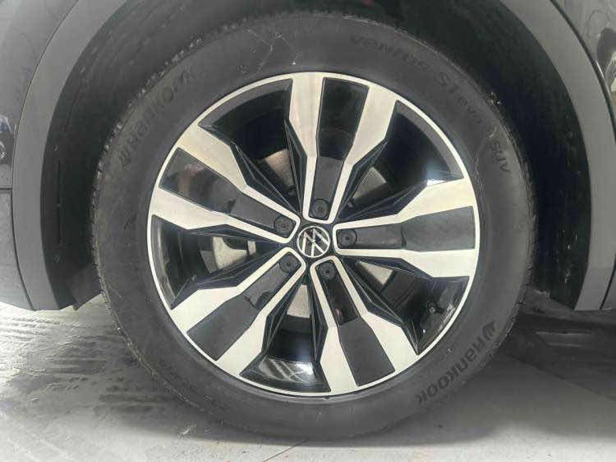 Volkswagen Tiguan L 2021 car image #3