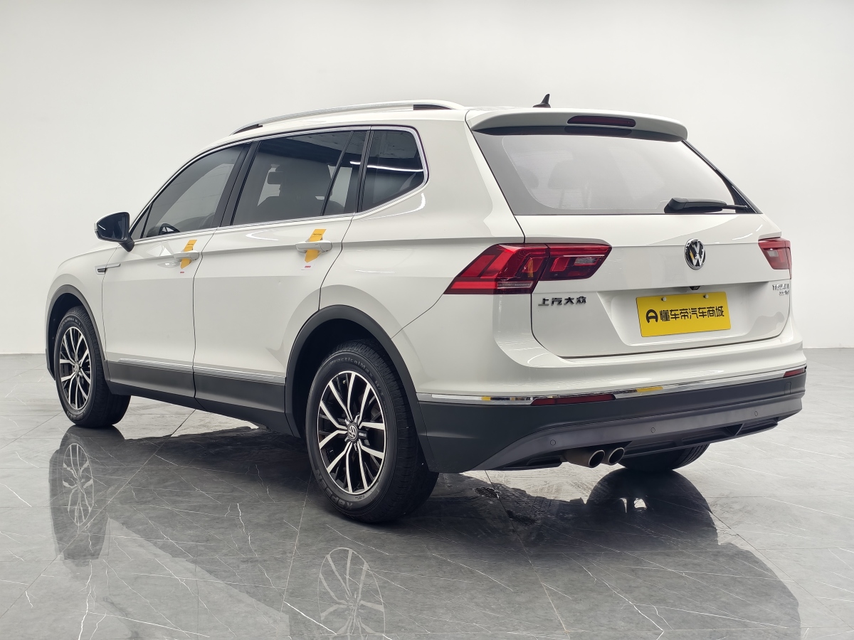 Volkswagen Tiguan L 2018 immagine di auto #3