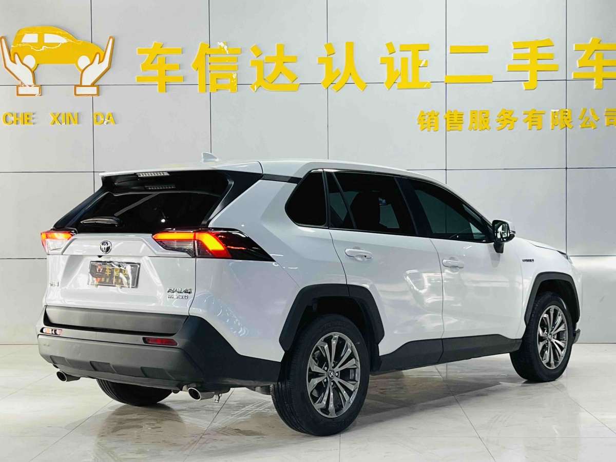 Toyota RAV4 2024 car image #3