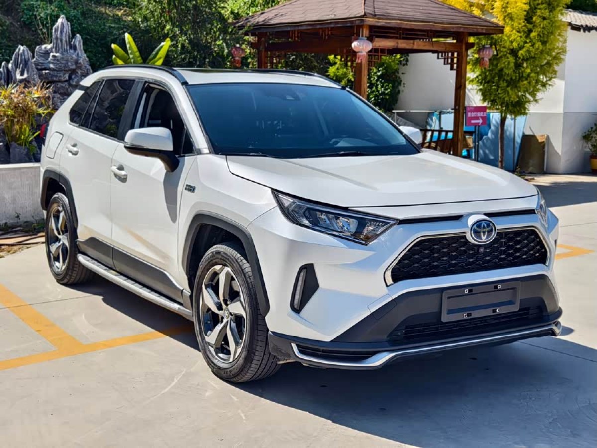 Toyota RAV4 Hybird E+ 2022 immagine di auto #3