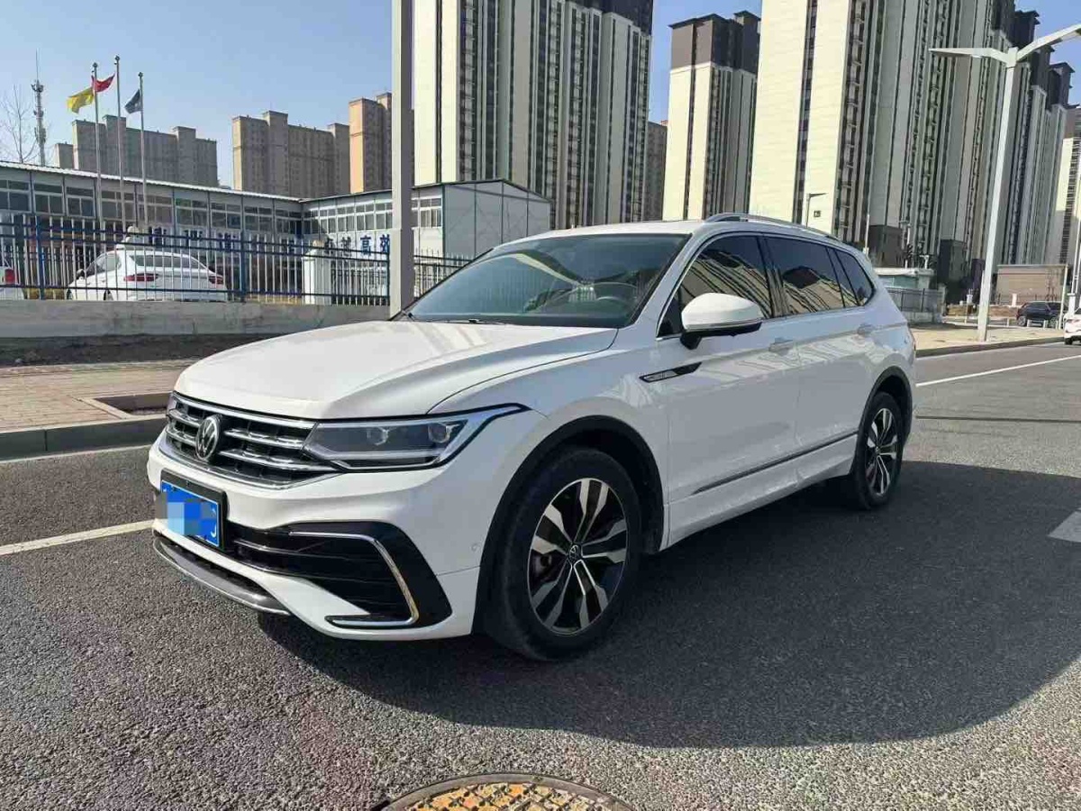 Volkswagen Tiguan L 2021 صورة سيارة #3
