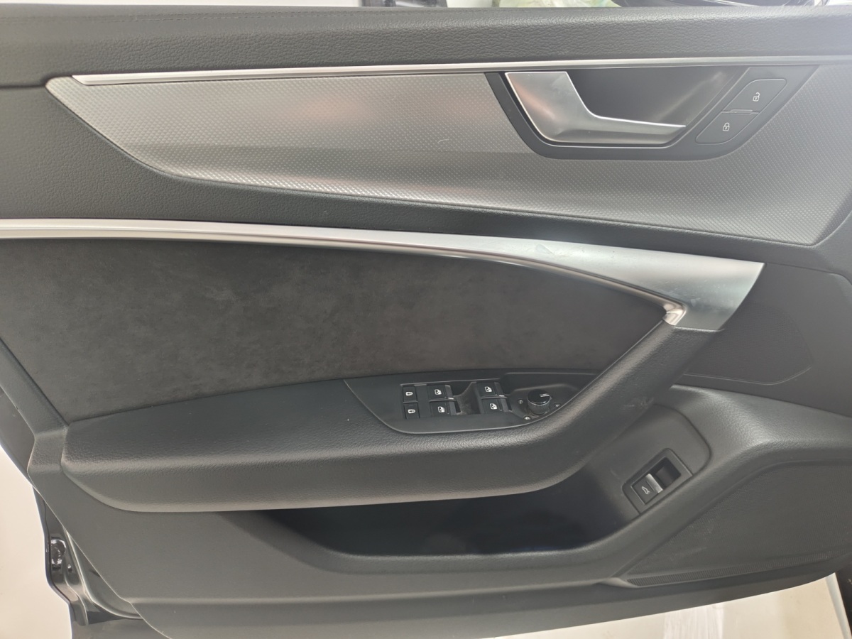Audi 2019 car image #3