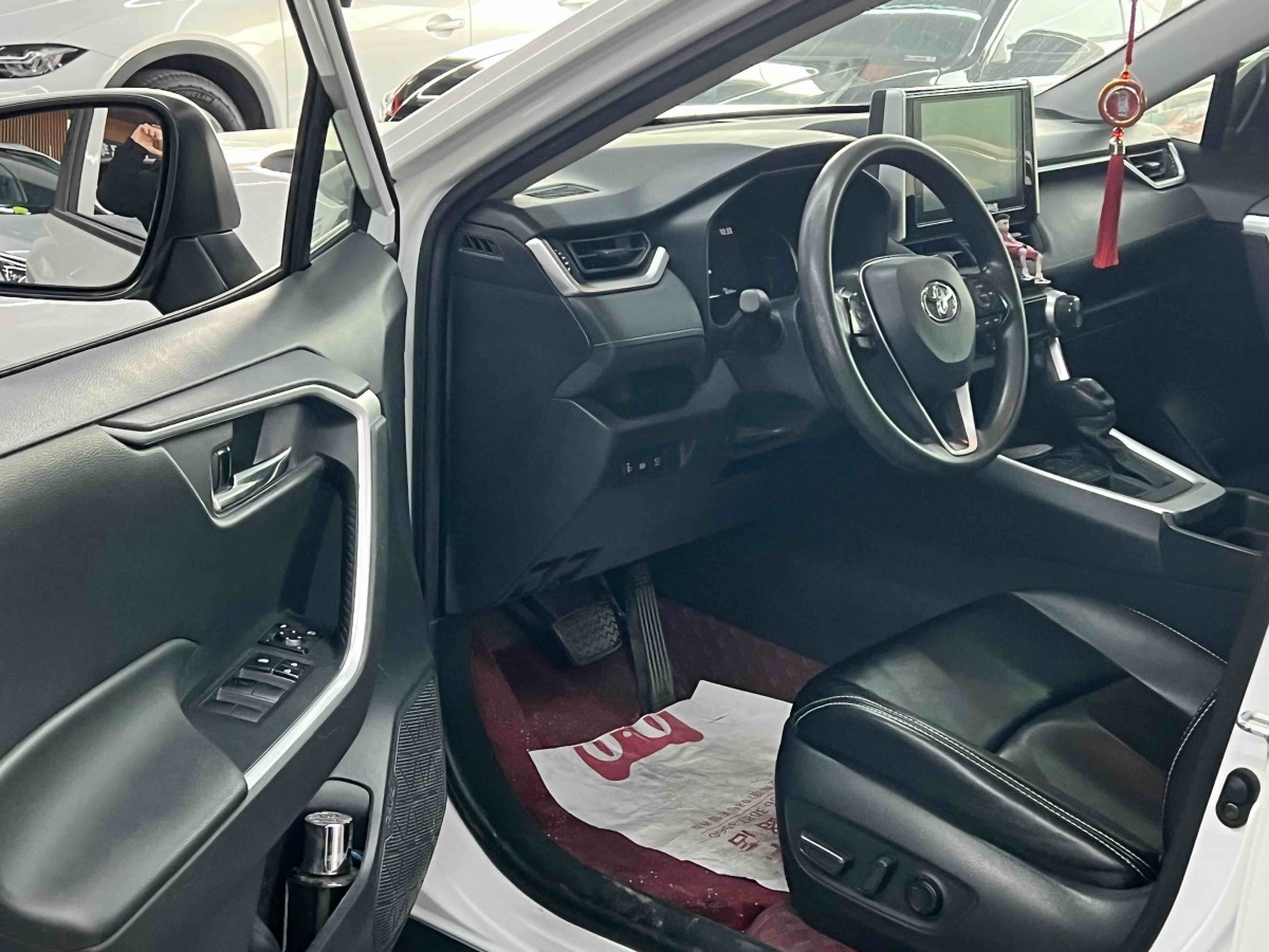 Toyota RAV4 2020 car image #3