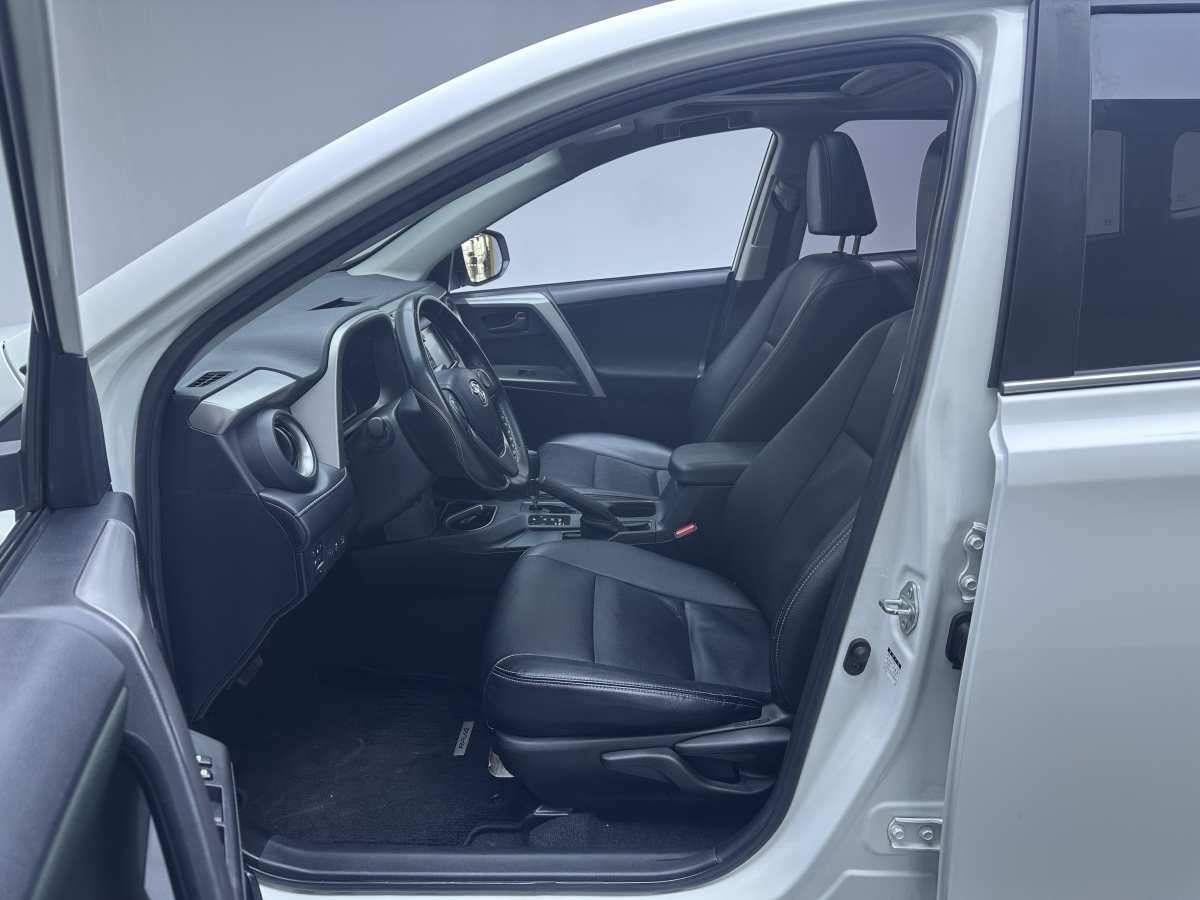 Toyota RAV4 2018 car image #3