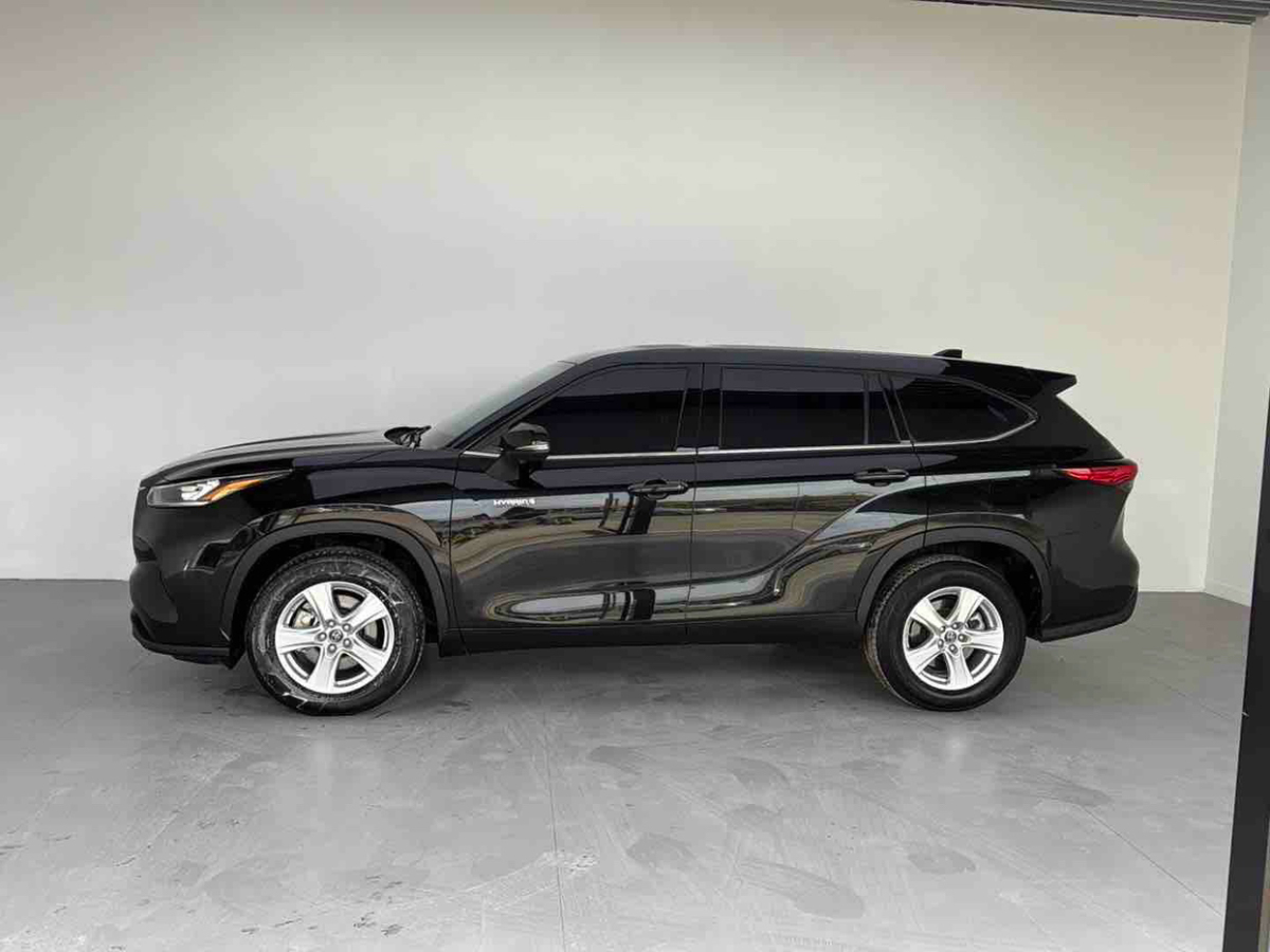 Toyota Highlander 2023 car image #3
