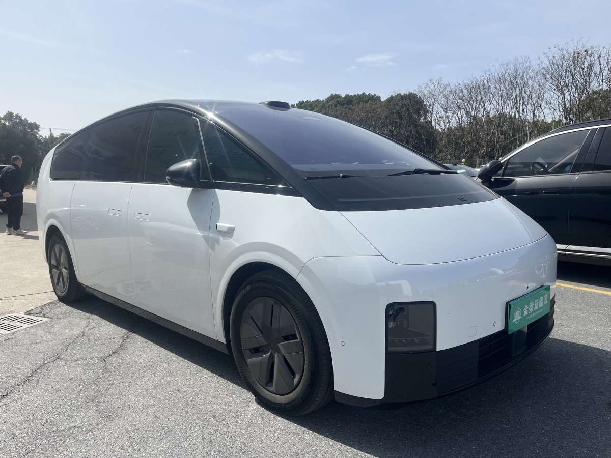 理想汽车 理想MEGA 2025 汽车图片 #3