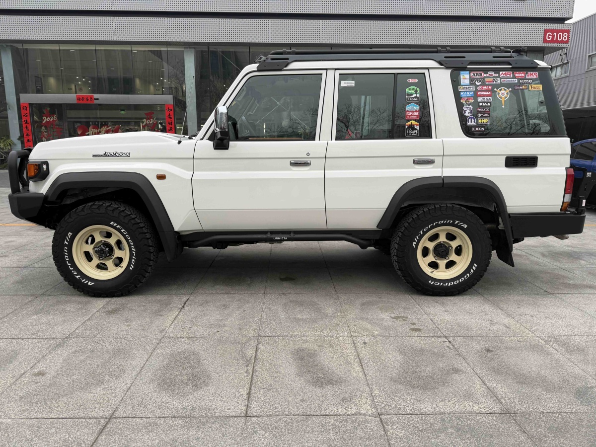 Toyota FJ Cruiser 2025 car image #3