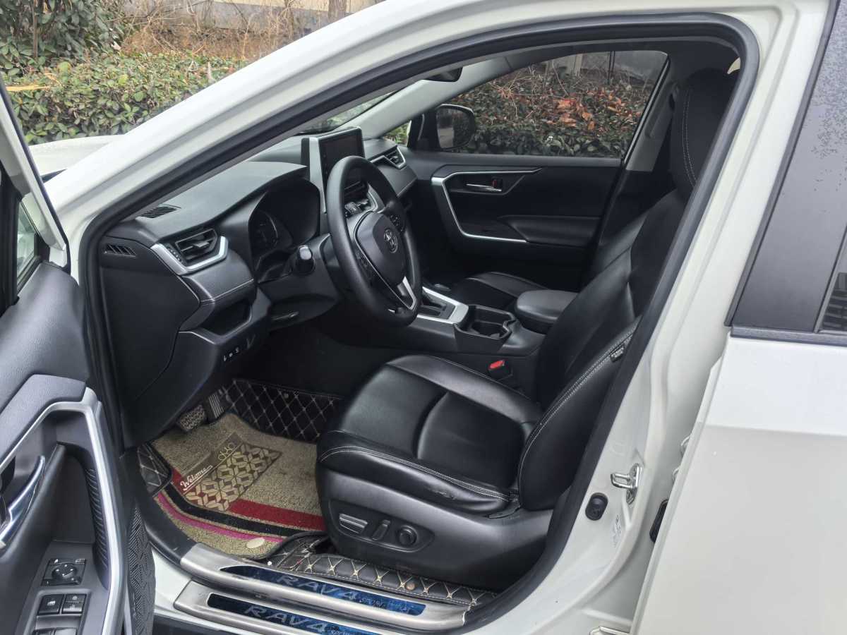 Toyota RAV4 2020 car image #3