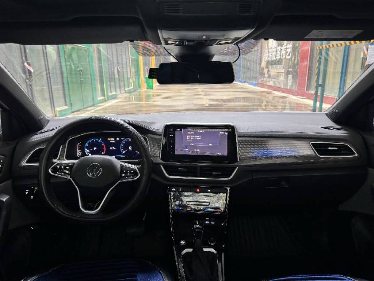 Volkswagen T-Roc 2025 car image #3
