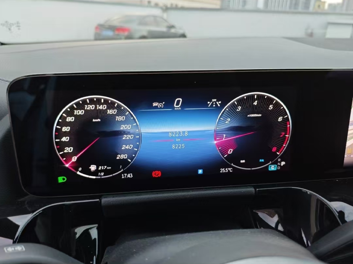 Mercedes-Benz GLA Class 2025 car image #3