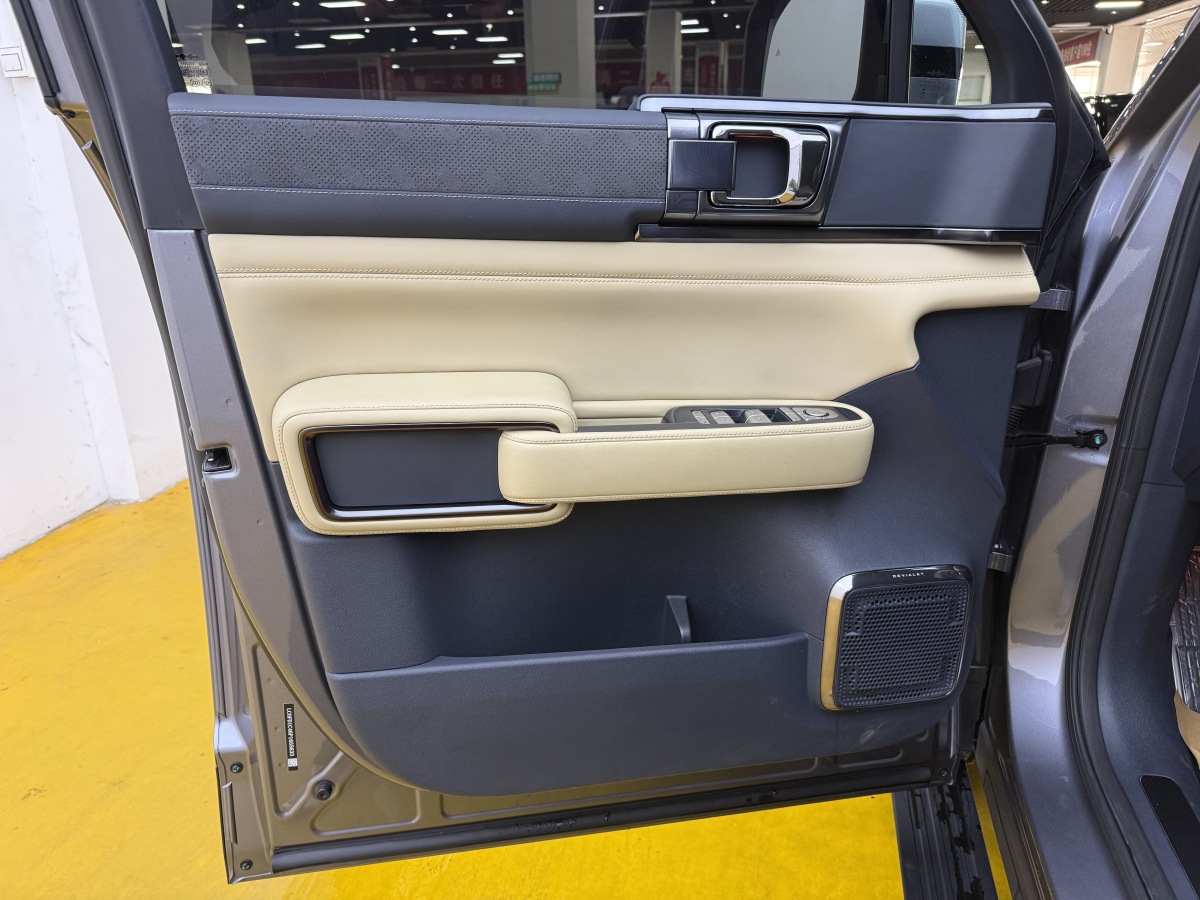 FangChengBao Leopard 5 2024 #3 FangChengBao Leopard 5 2024 صورة سيارة #3