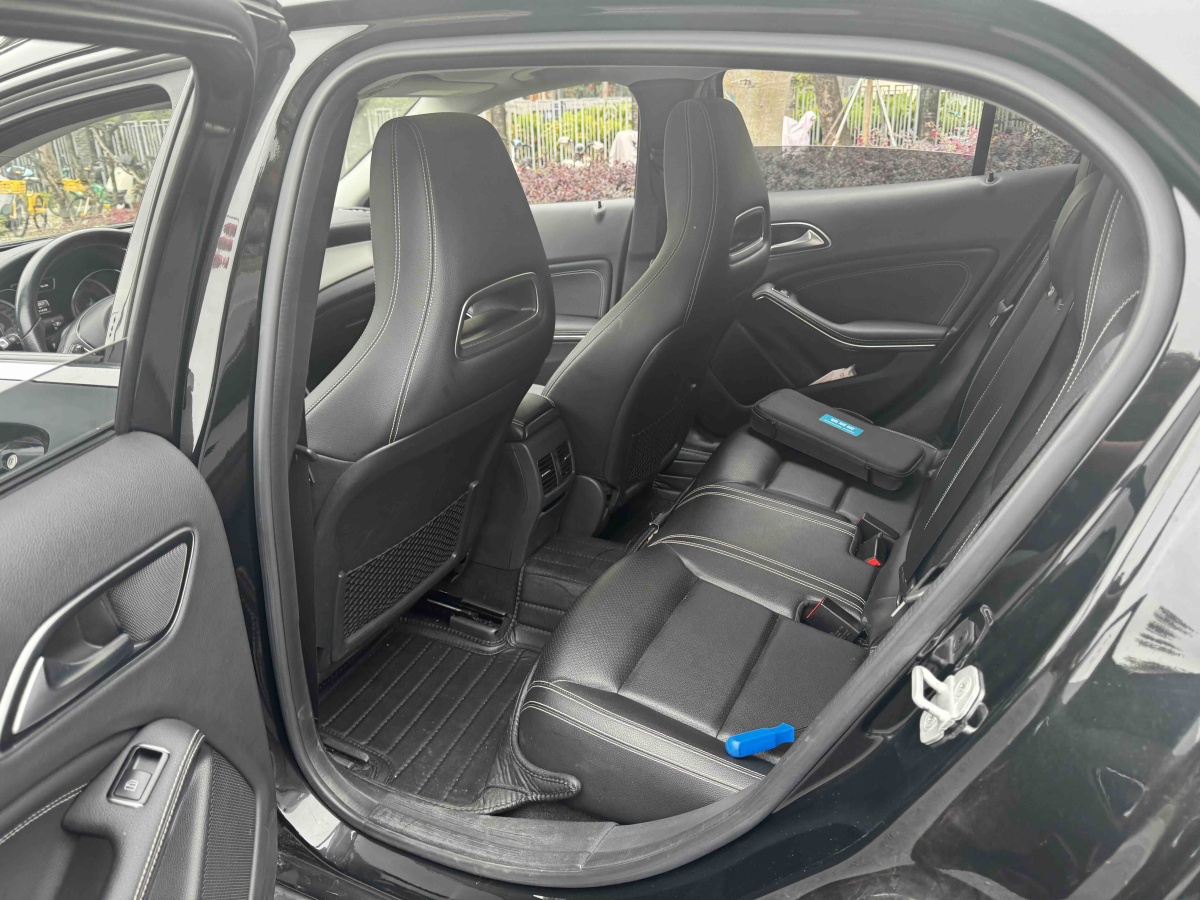 Mercedes-Benz GLA Class 2017 car image #3