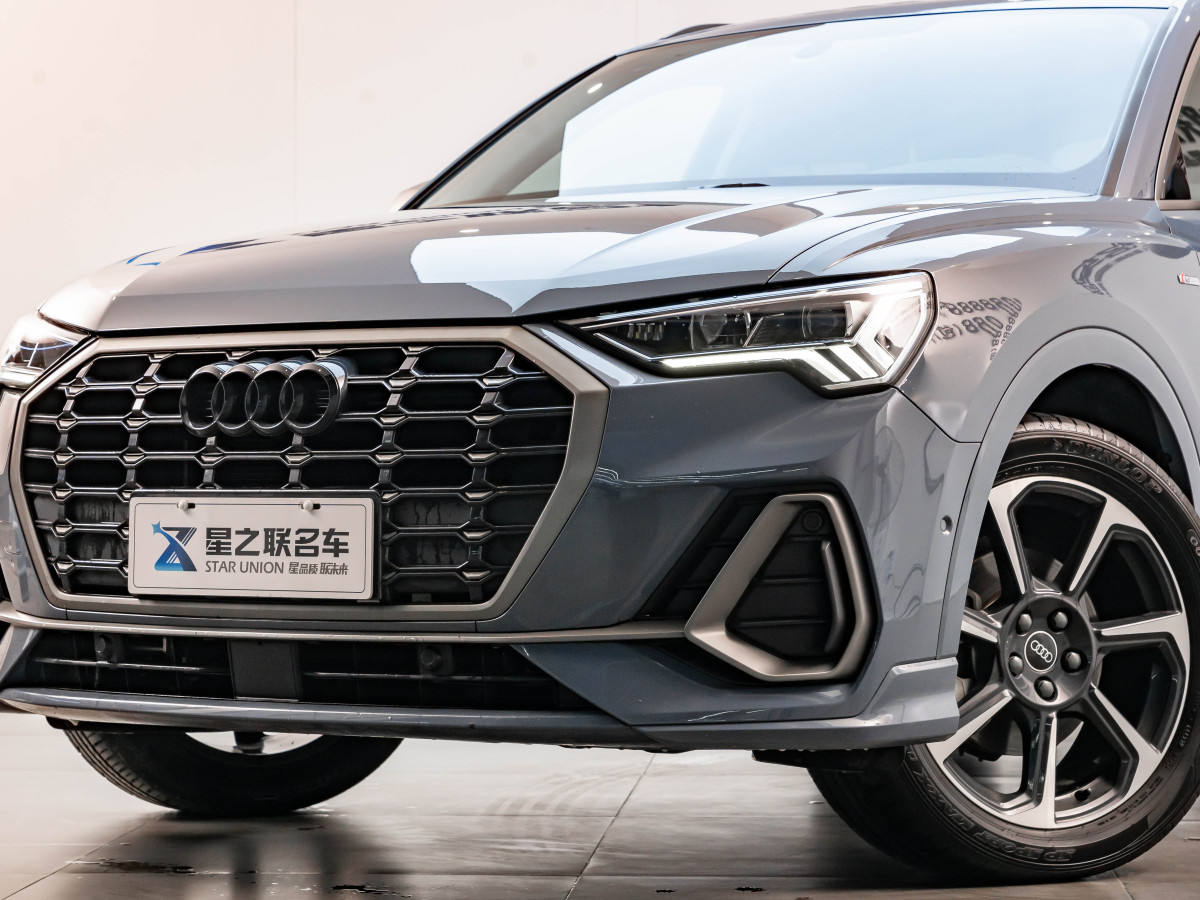 Audi Q3 2023 car image #3
