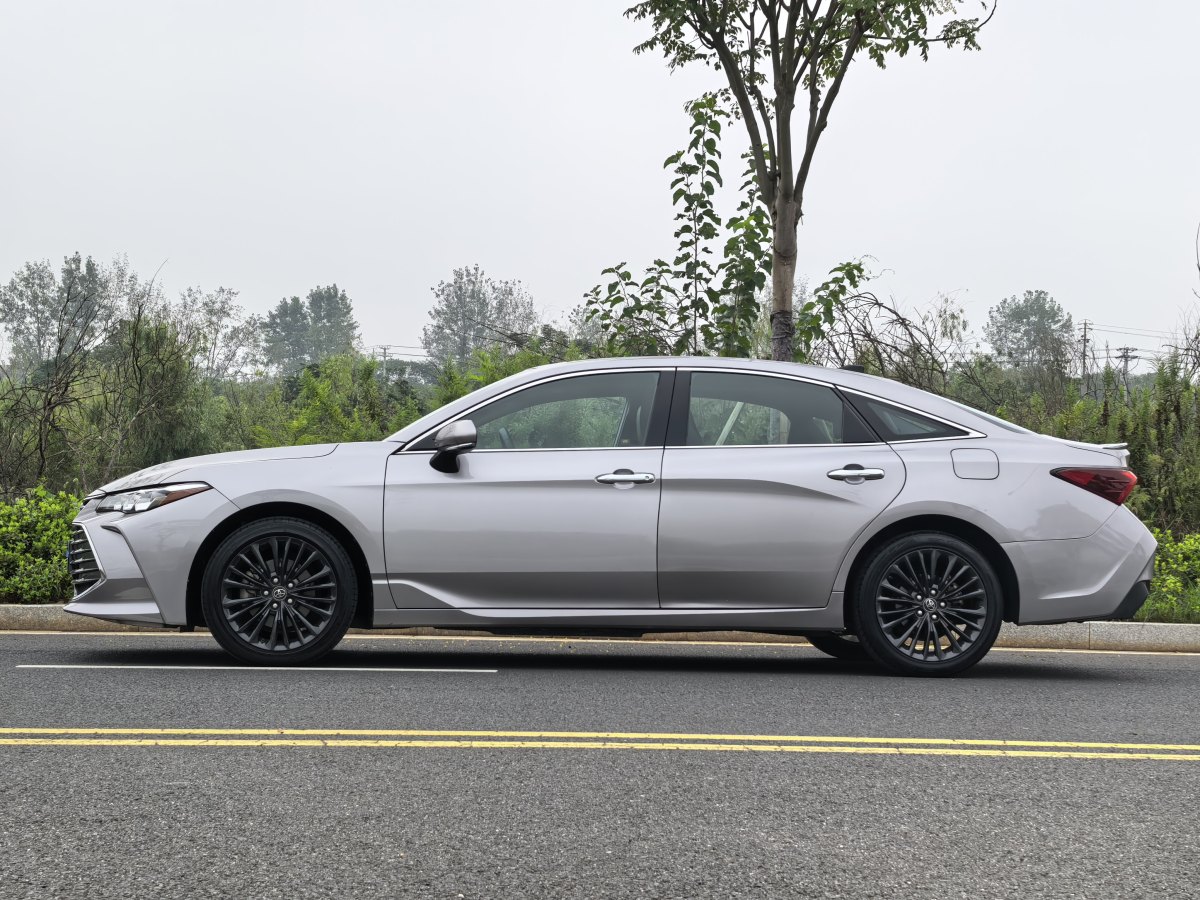 Toyota Avalon 2020 car image #3