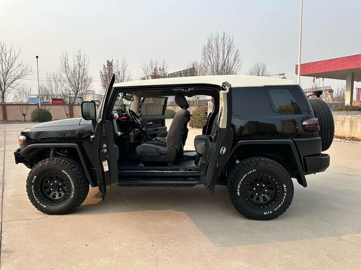 Toyota FJ Cruiser 2015 car image #3