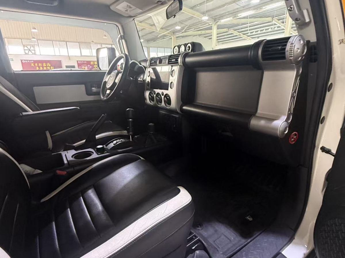 Toyota FJ Cruiser 2017 car image #3