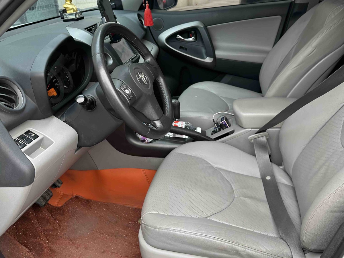 Toyota RAV4 2011 #3 Toyota RAV4 2011 car image #3