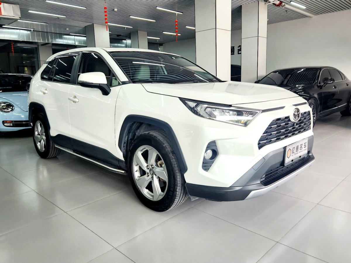 Toyota RAV4 2022 car image #3