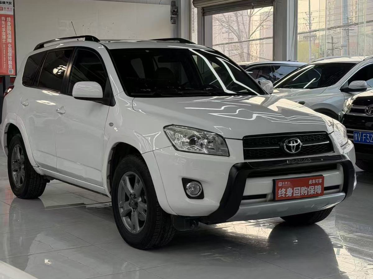 Toyota RAV4 2011 car image #3