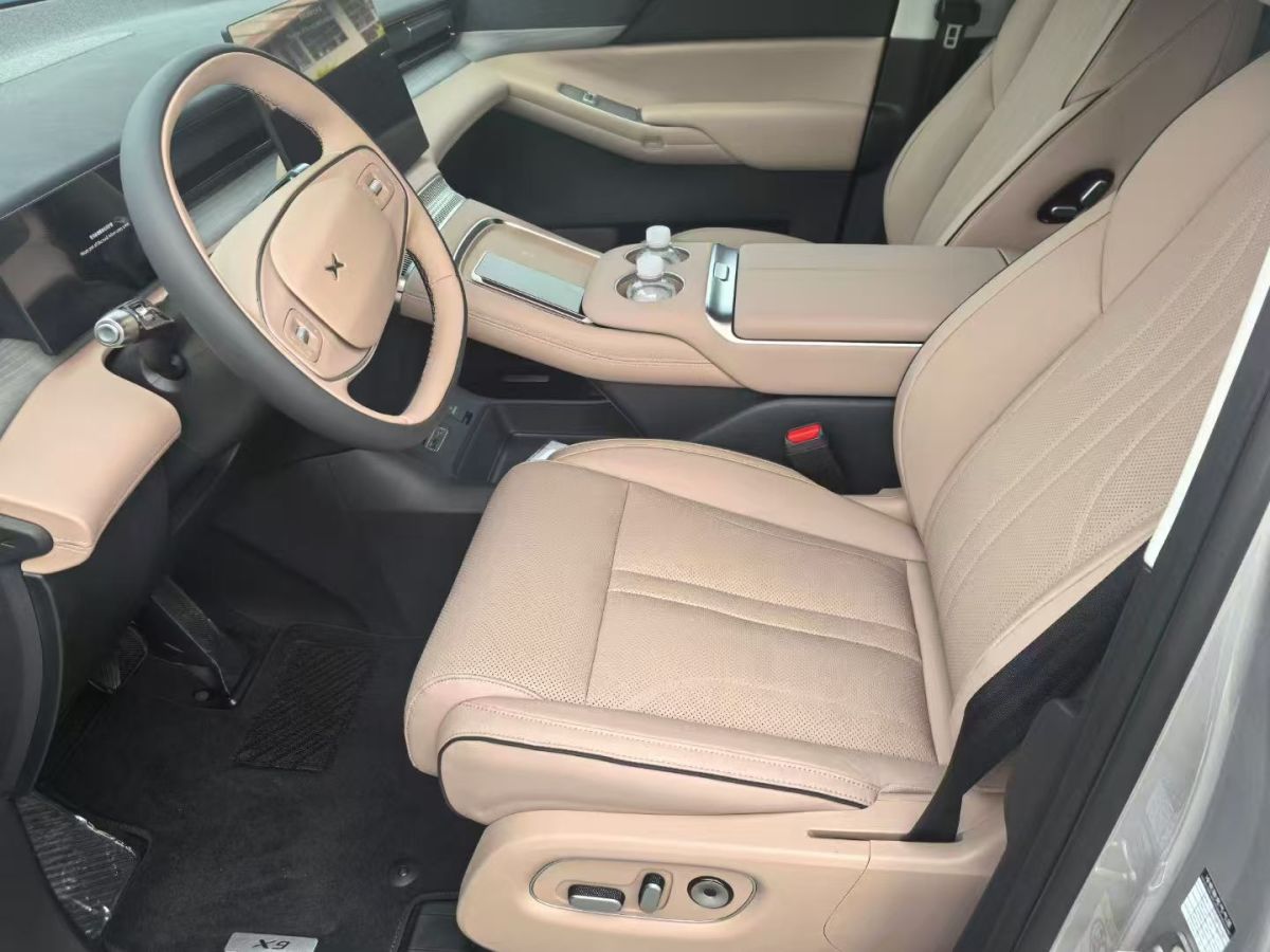 Xpeng X9 2025 صورة سيارة #3