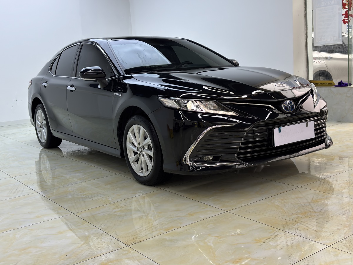 Toyota Camry 2023 car image #3