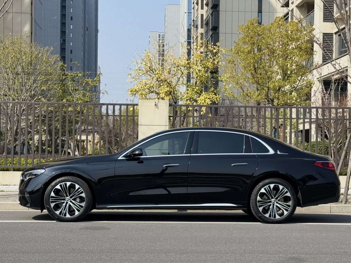 Mercedes-Benz E Class 2025 car image #3