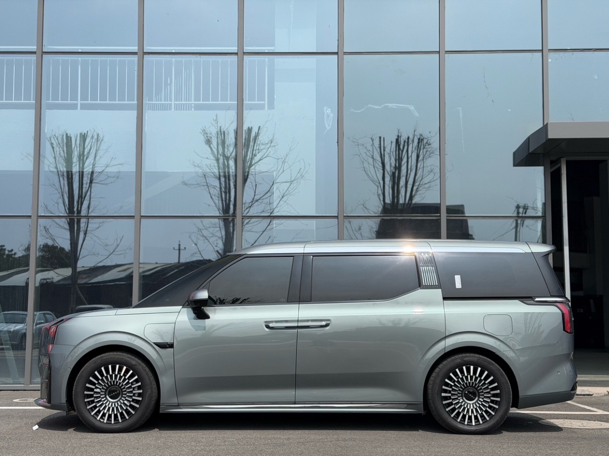 极氪 极氪009 2024 汽车图片 #3