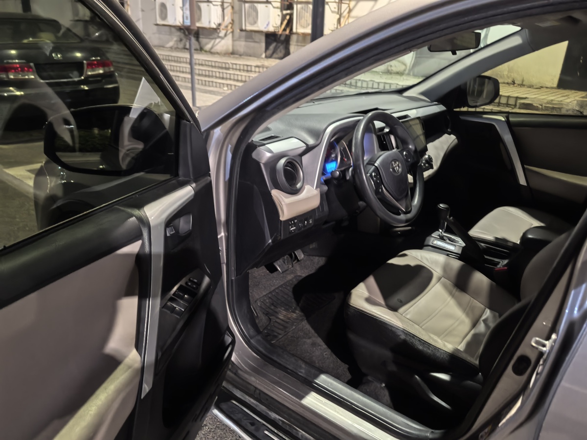 Toyota RAV4 2017 #3 Toyota RAV4 2017 car image #3