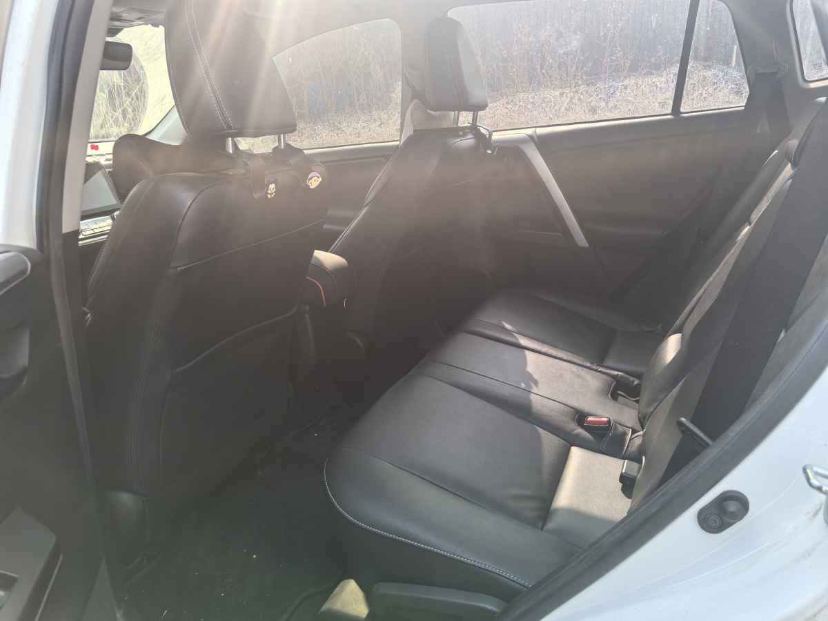 Toyota RAV4 2018 car image #3