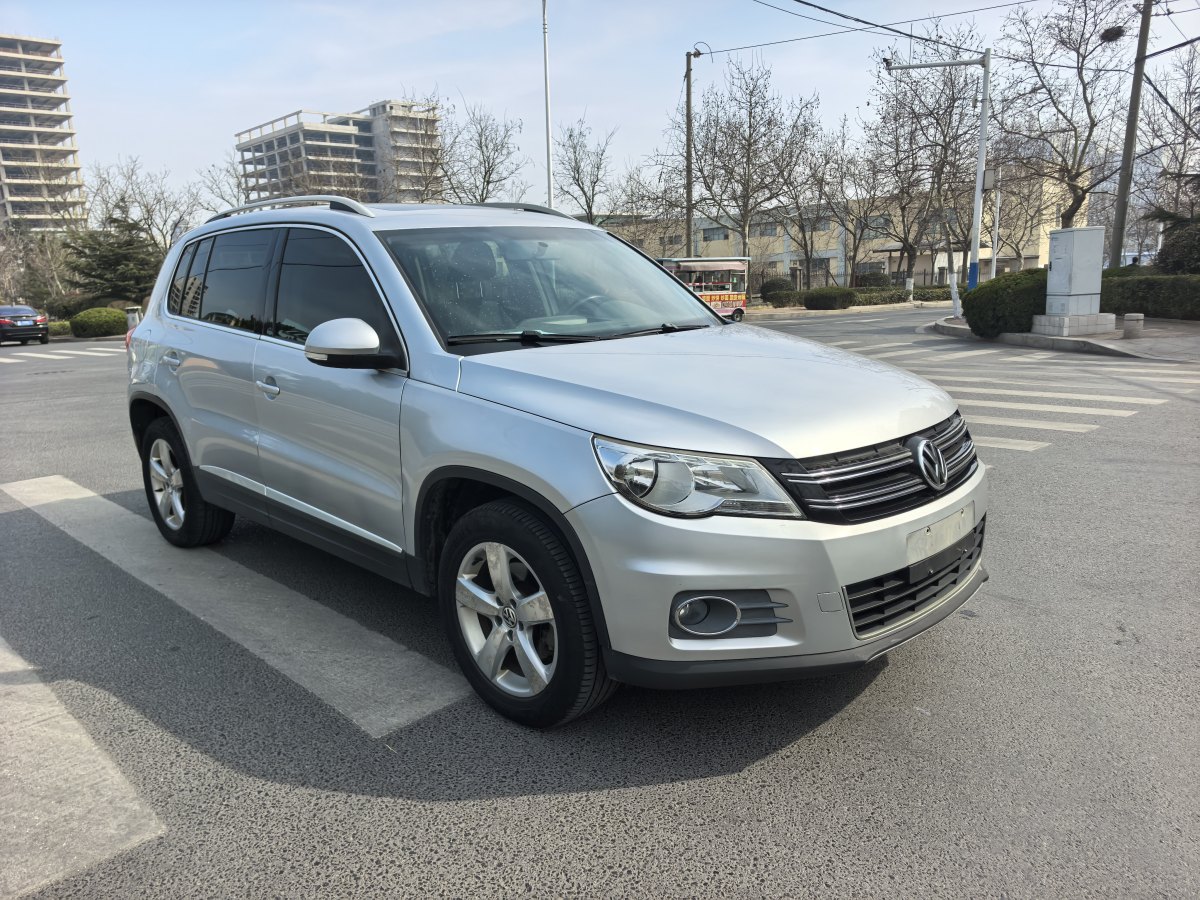 Volkswagen Tiguan 2012 car image #3