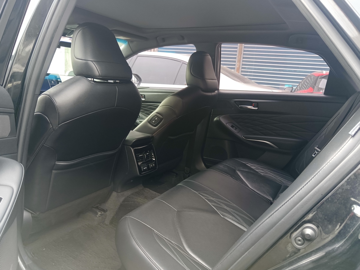 Toyota Avalon 2019 car image #3