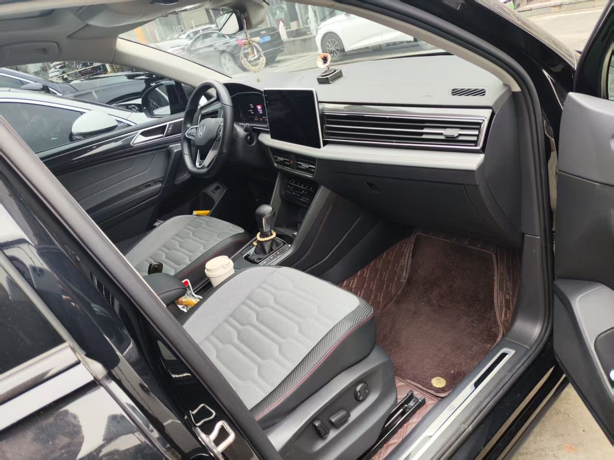 Volkswagen Tiguan X 2023 immagine di auto #3