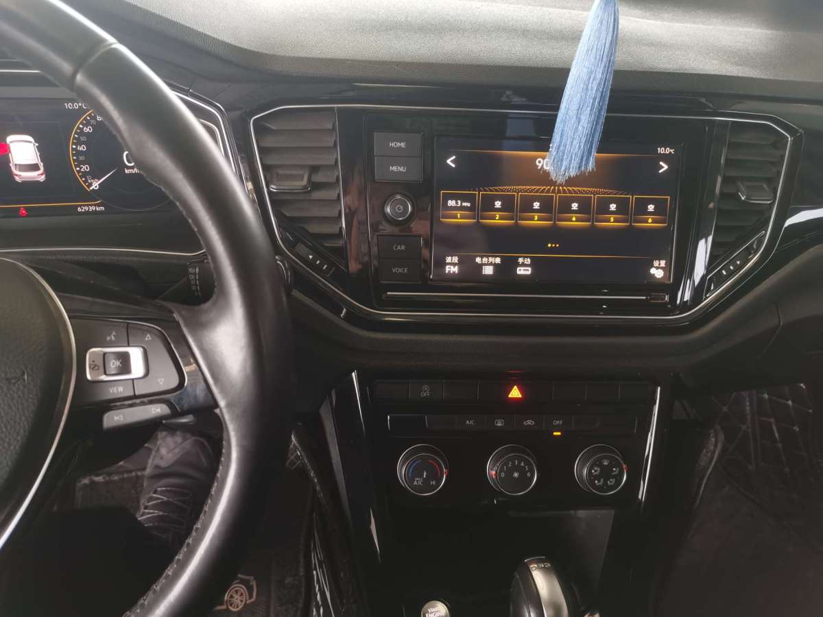 Volkswagen T-Roc 2020 car image #3