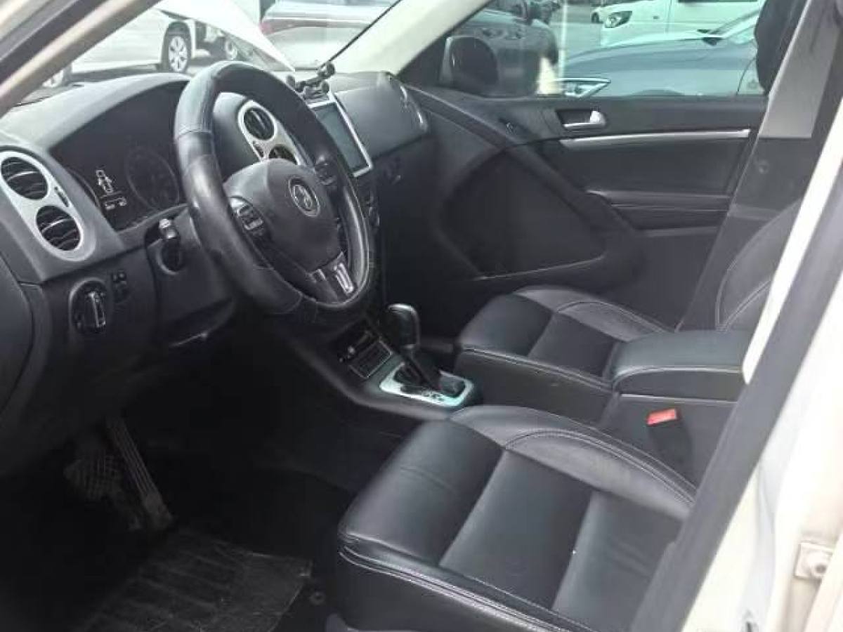 Volkswagen Tiguan 2017 car image #3