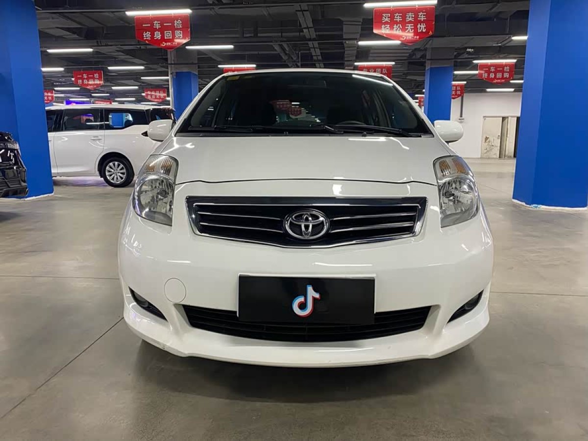 Toyota Yaris 2012 car image #3