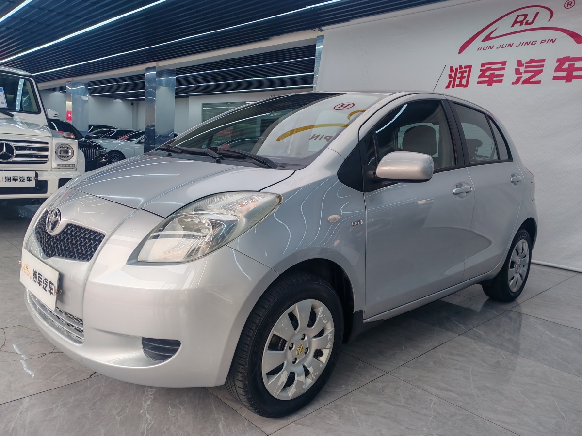 Toyota Yaris 2010 car image #3