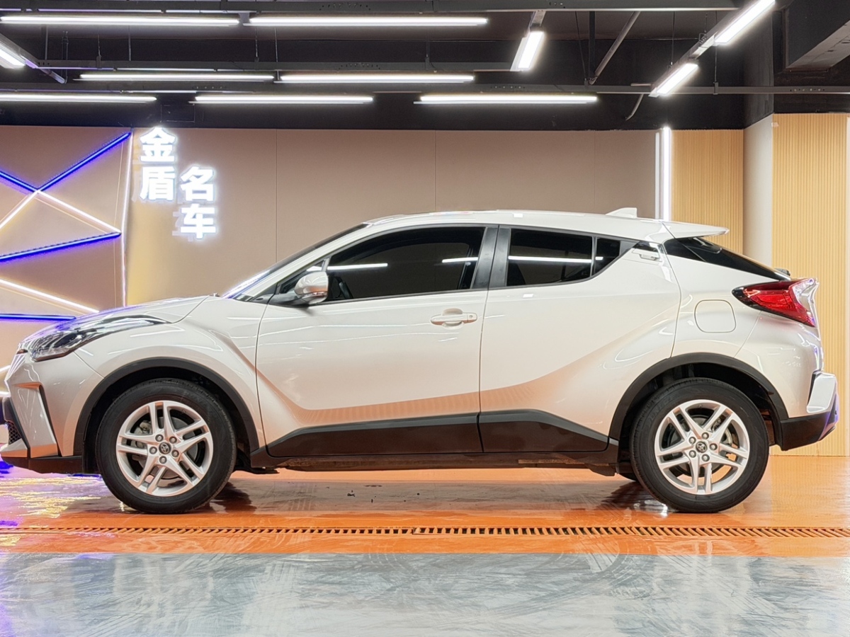 Toyota C-HR 2021 car image #3