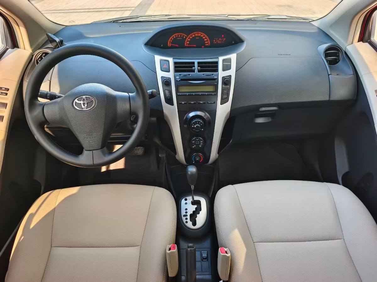 Toyota Yaris 2011 изображение автомобиля #3