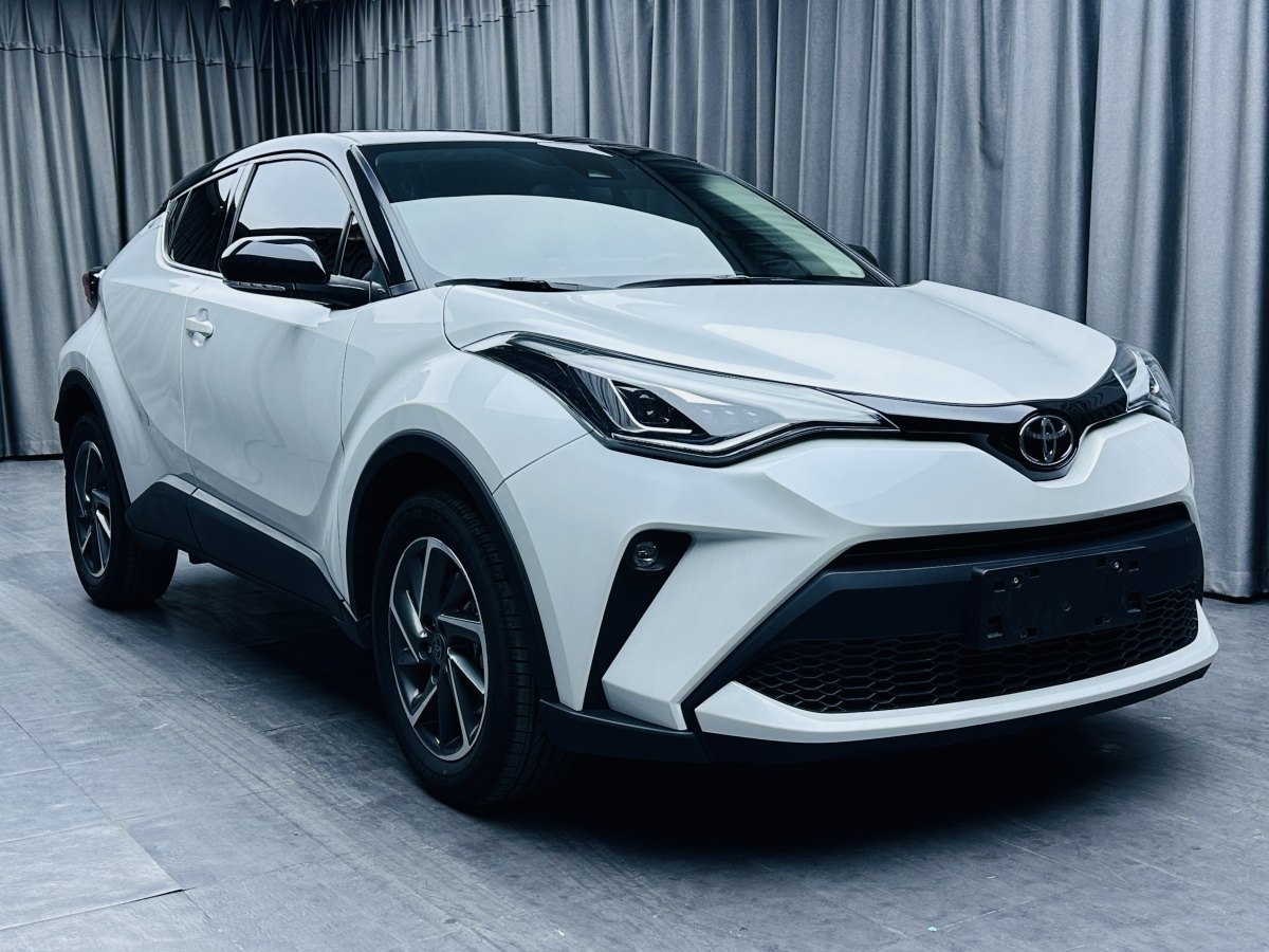 Toyota C-HR 2023 car image #3
