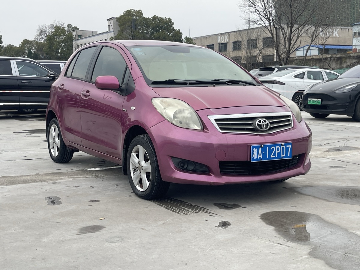 Toyota Yaris 2011 car image #3