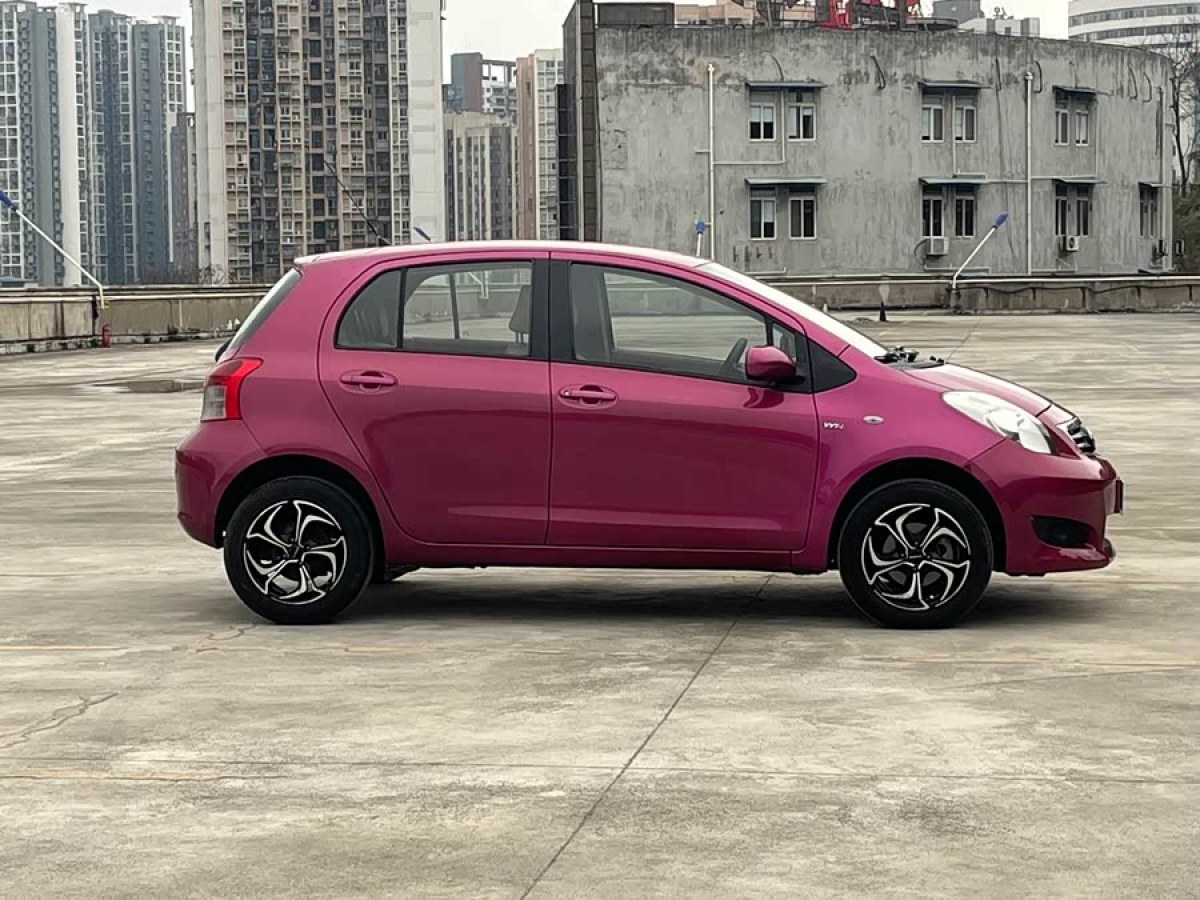 Toyota Yaris 2013 car image #3