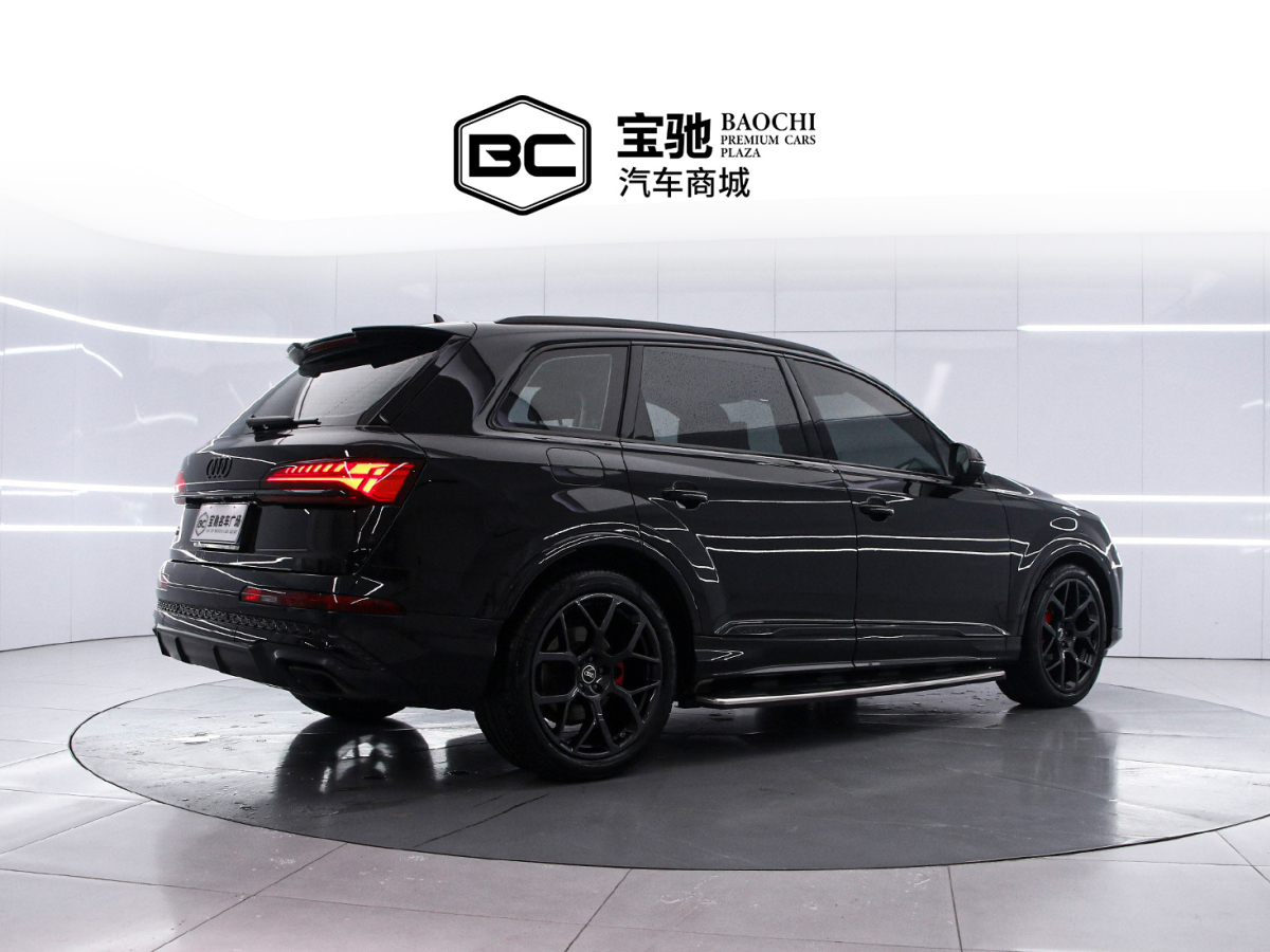 Audi Q7 2024 صورة سيارة #3
