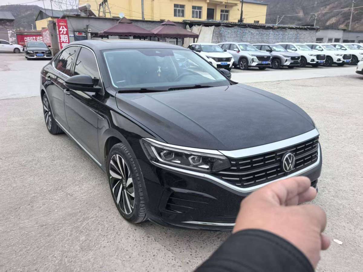 Volkswagen Passat 2023 car image #3