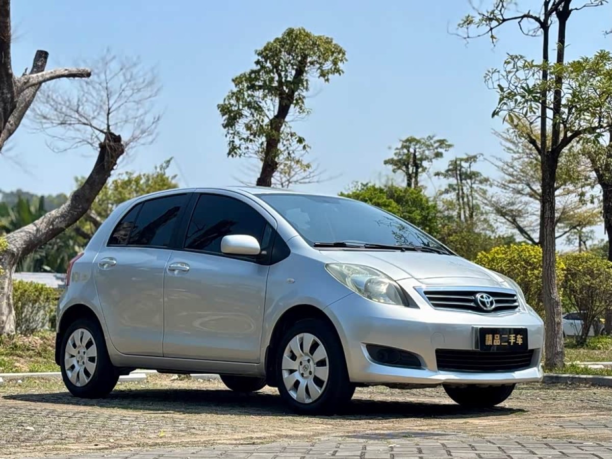 Toyota Yaris 2011 car image #3