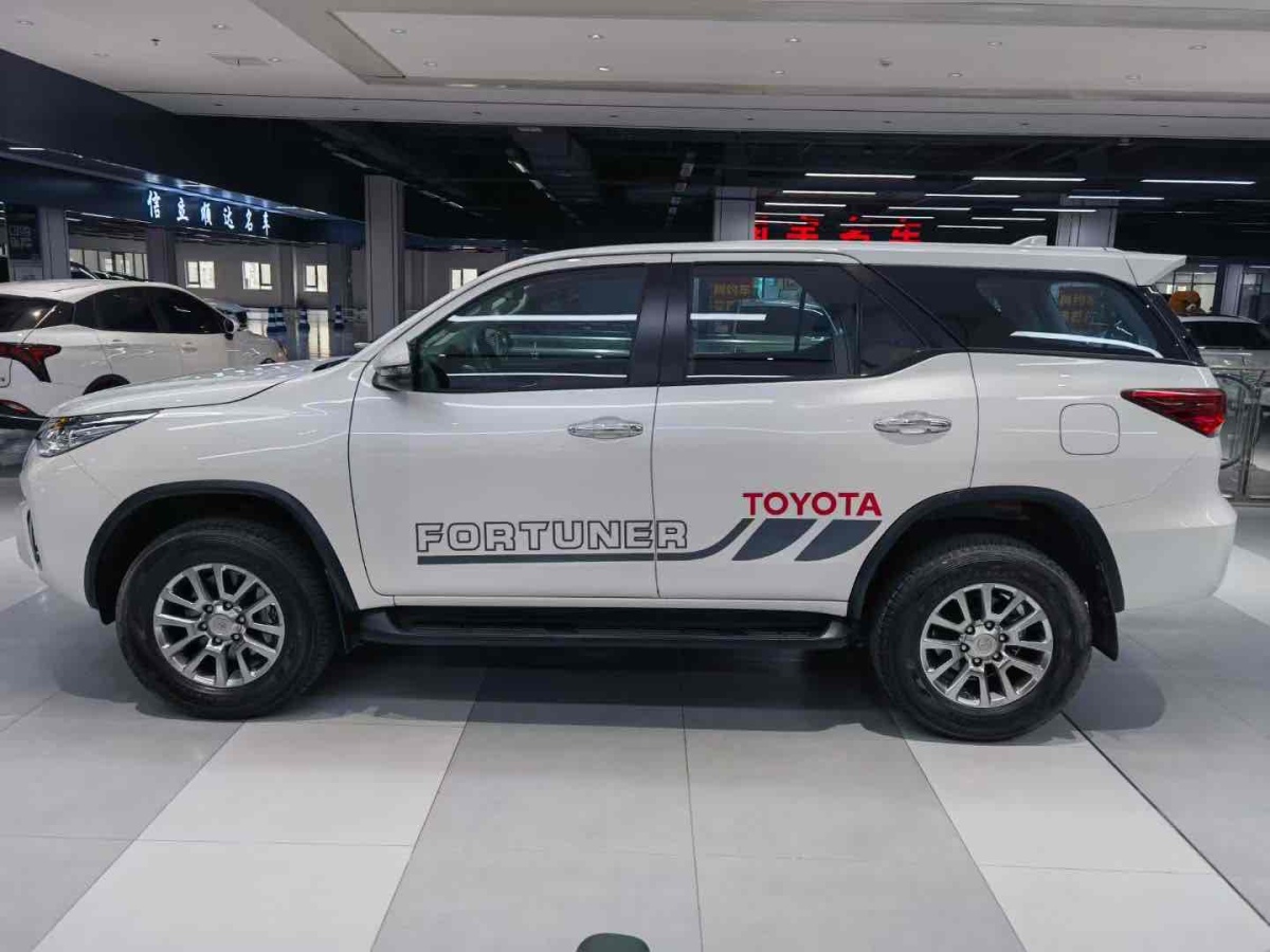 Toyota 2019 car image #3