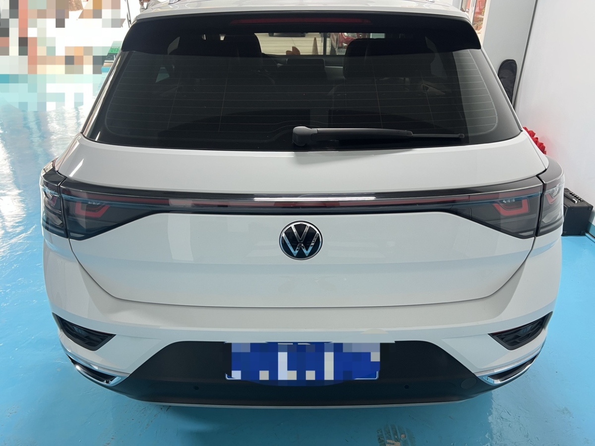 Volkswagen T-Roc 2023 car image #3