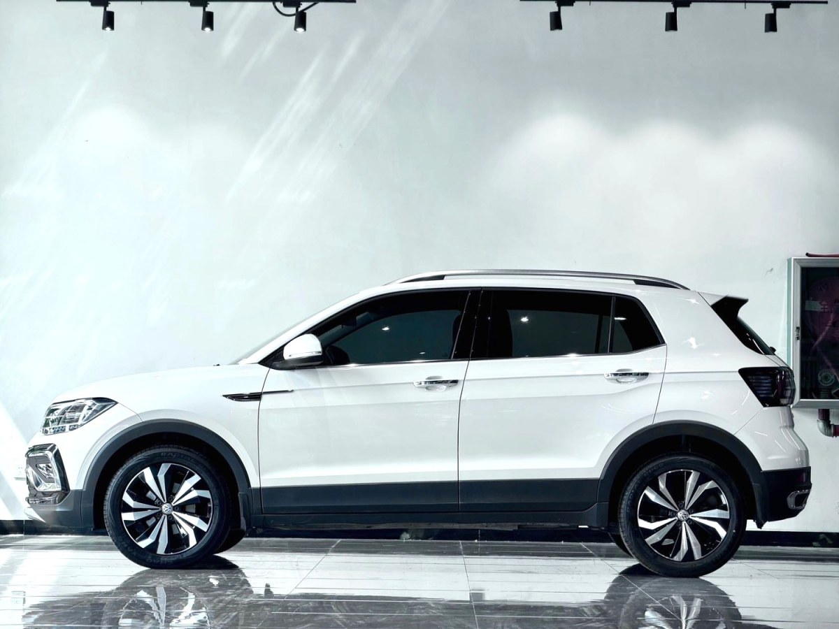 Volkswagen T-Cross 2021 car image #3