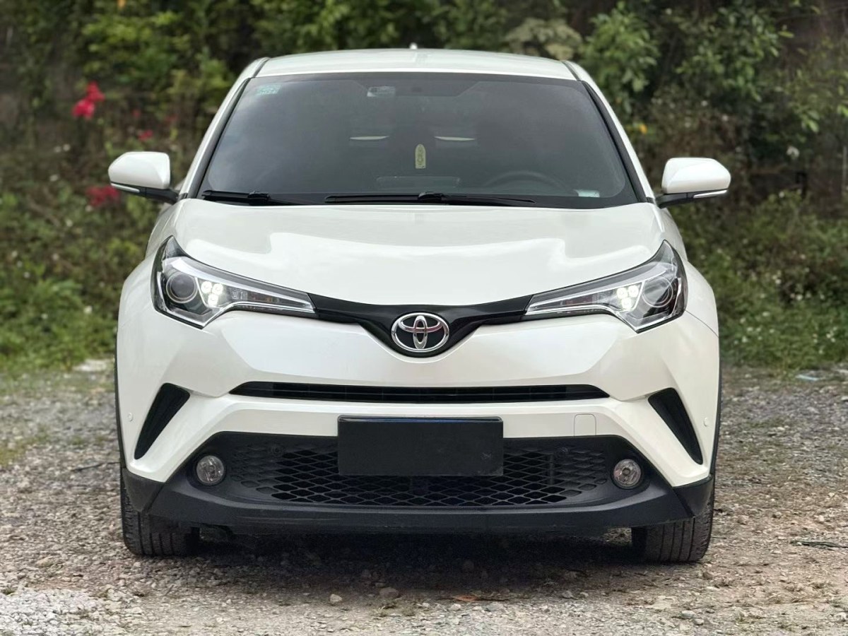 Toyota C-HR 2020 car image #3