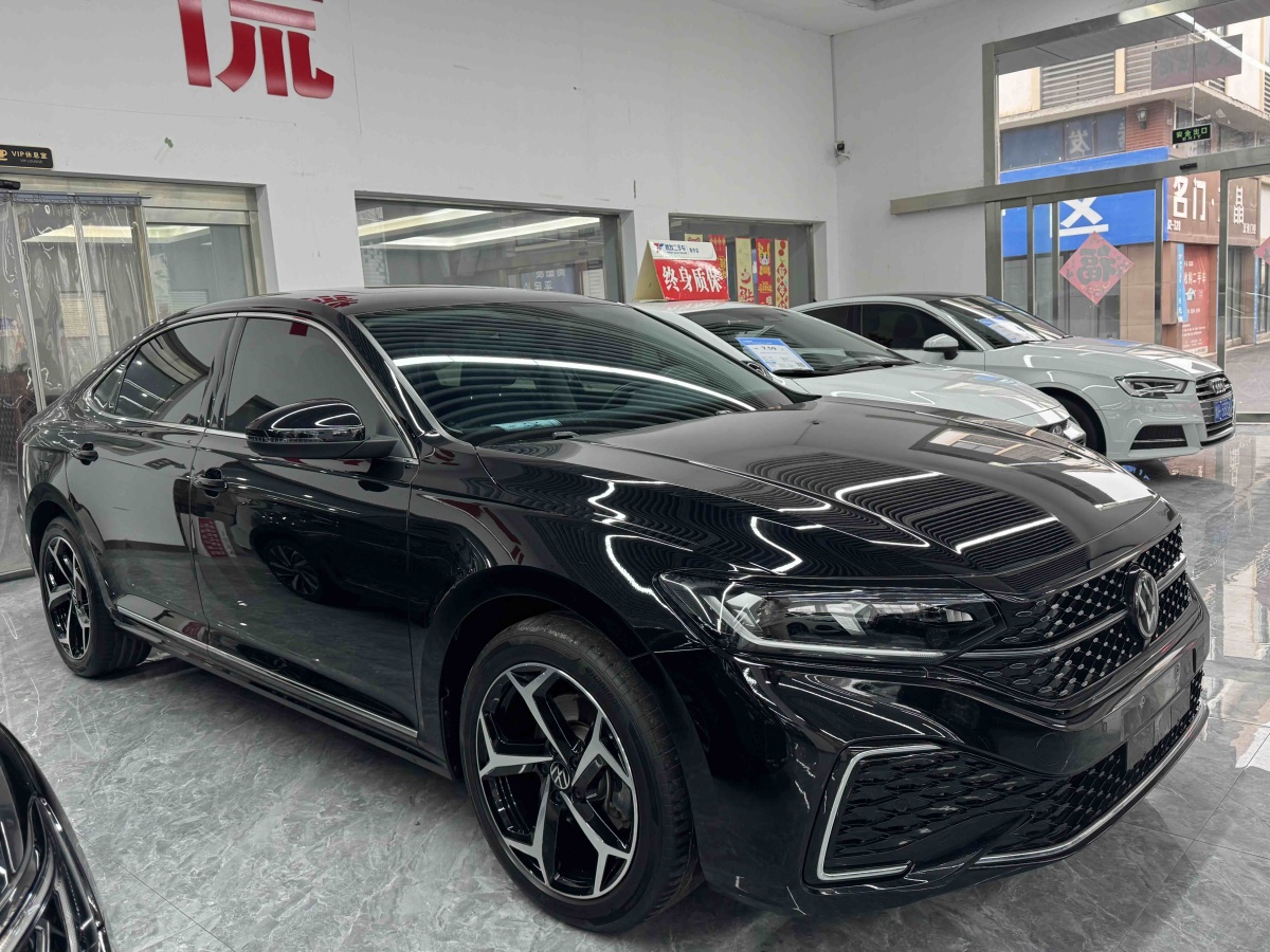 Volkswagen Passat 2023 صورة سيارة #3